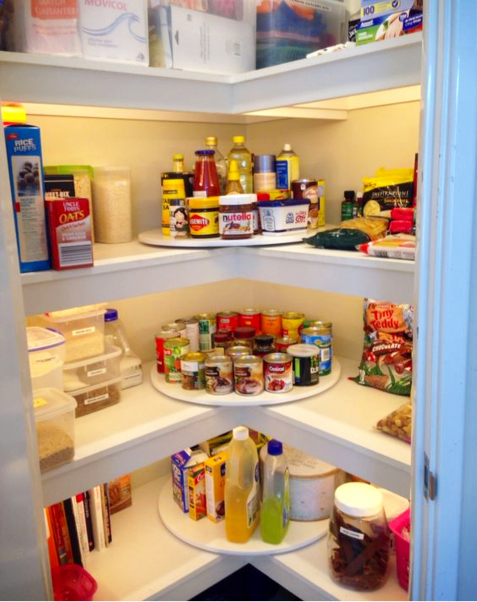 Pantry Organizing Tips - Love the idea to use a lazy susan in the corners of your pantry.  Great pantry organizing tips for an organized pantry!