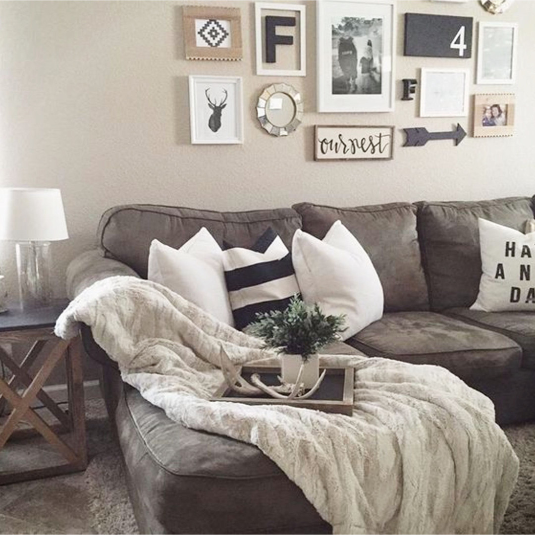 Gallery wall ideas - Beautiful neutral living room with rustic farmhouse decor - and LOVE that accent wall over the couch.  Nice DIY gallery wall design!