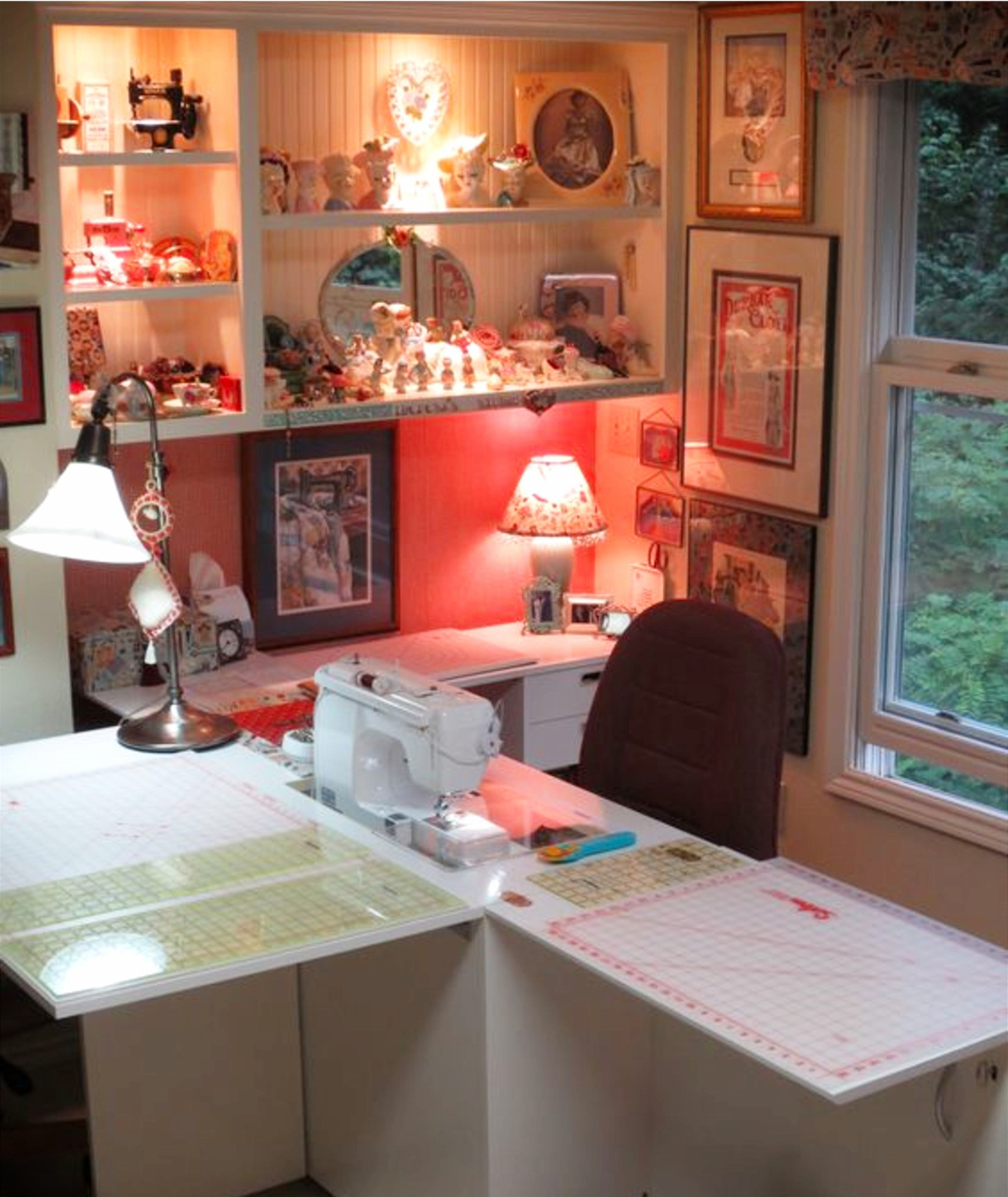 Gorgeous sewing room idea!