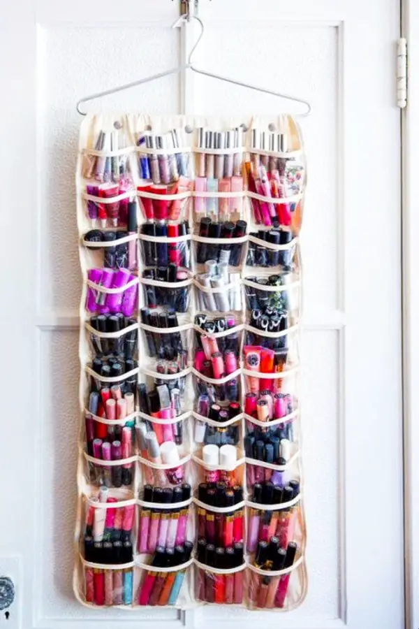 Small bedroom organization and storage ideas on a budget -Get a cheap over the door type of shoe holder and use it to hold AND organize your makeup. -Small Bedroom Storage Ideas - Creative Storage Ideas for Small Bedrooms