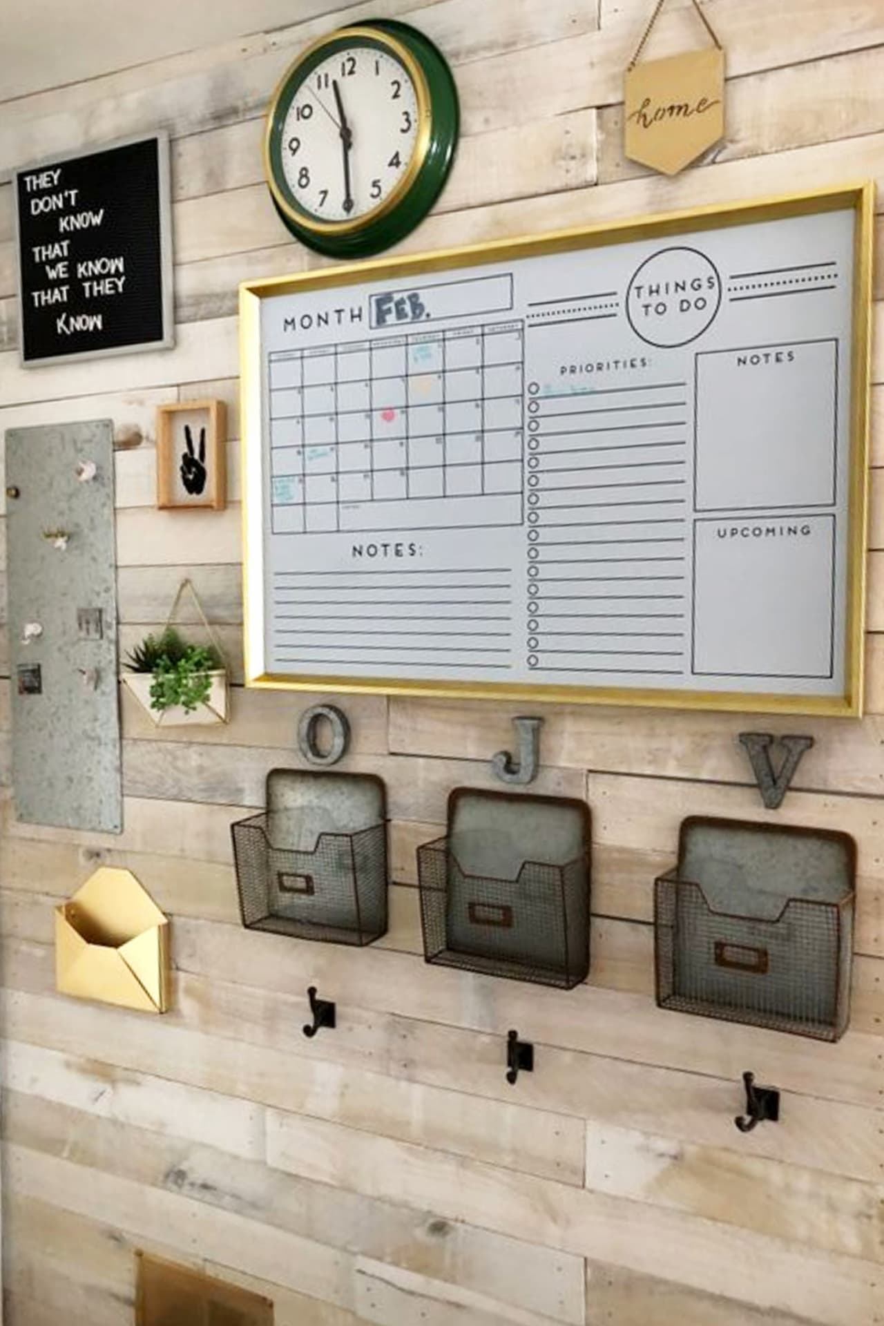 Home Command Center Ideas (LOVE the pallet wall - so rustic farmhouse looking!) How to make a home command center or family organizaton center on your wall.  These easy DIY family command center wall ideas are so helpful for getting organized and STAYING organized (and they're pretty too!)  Add some family command center printables, baskets, shelves, chalkboards and a calendar and you're all set!