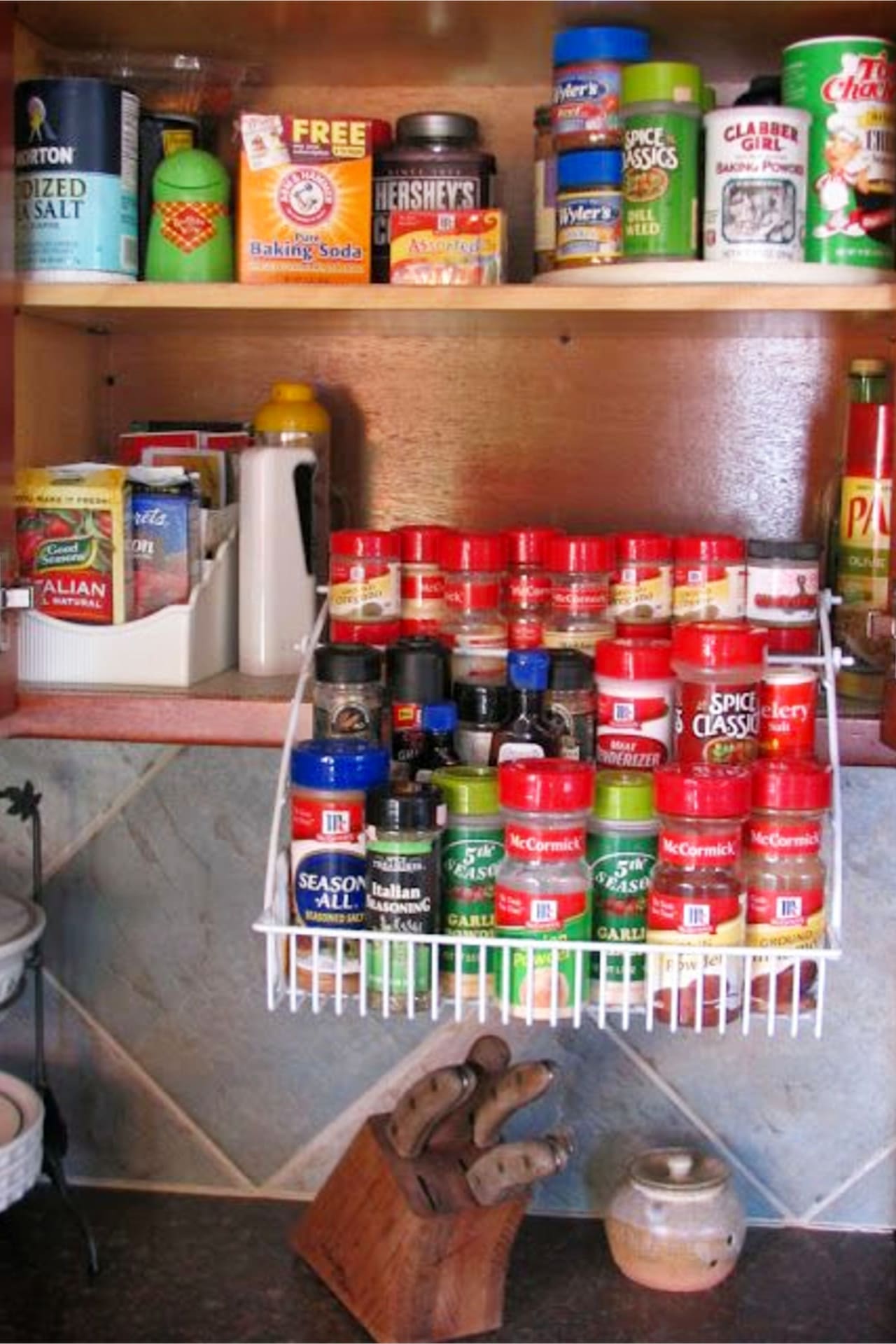 Kitchen clutter solutions - spice cabinet organization ideas to organize your kitchen on a budget