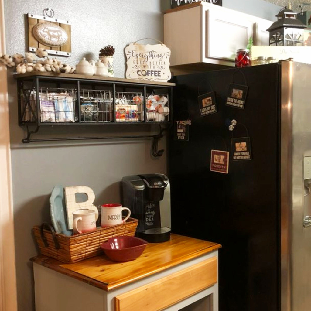 Simple coffee area set up #kitchenideas #diyroomdecor #homedecorideas #diyhomedecor #farmhousedecor